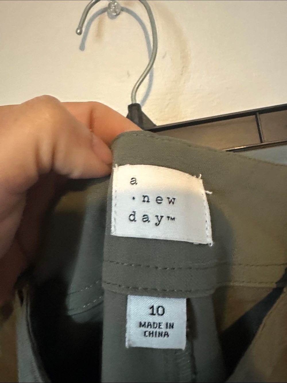 A New Day Olive Cargo Pants Women's Size 10 - Picture 3 of 4